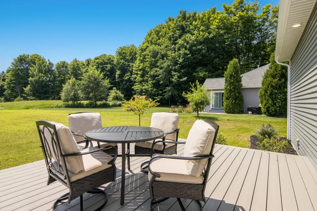 1546 Oban Way East Bay Township MI 49696