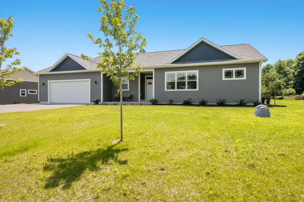 1546 Oban Way East Bay Township MI 49696