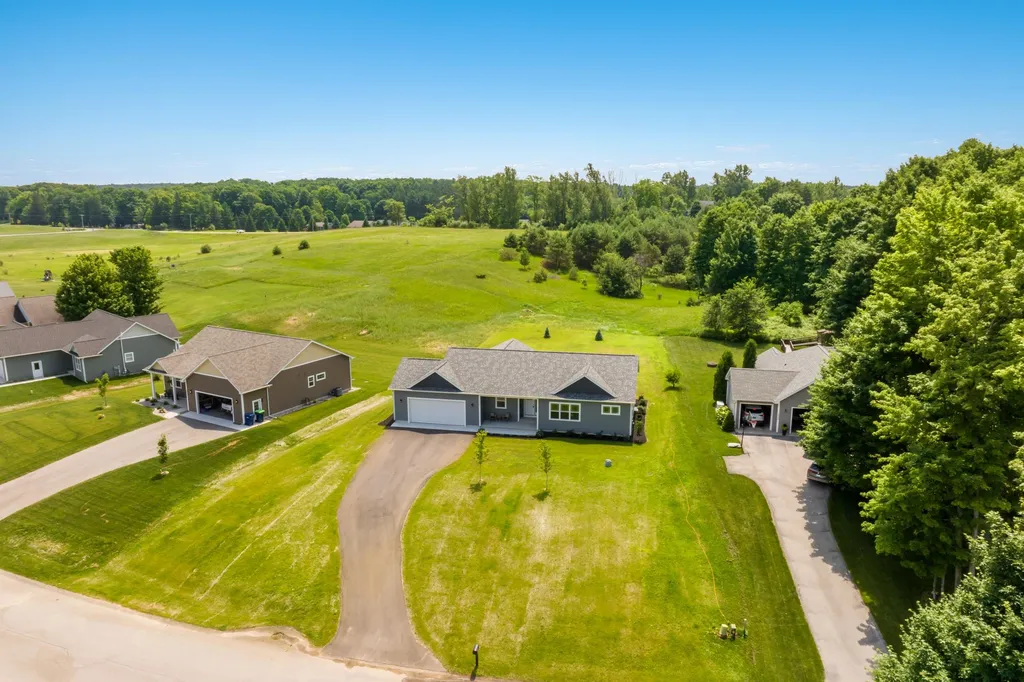 1546 Oban Way East Bay Township MI 49696