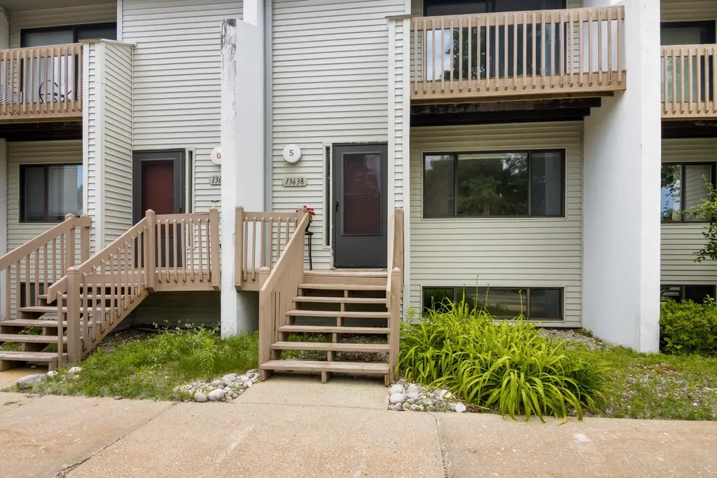 13638 S Thorn Creek Drive Elmwood Charter Township MI 49684