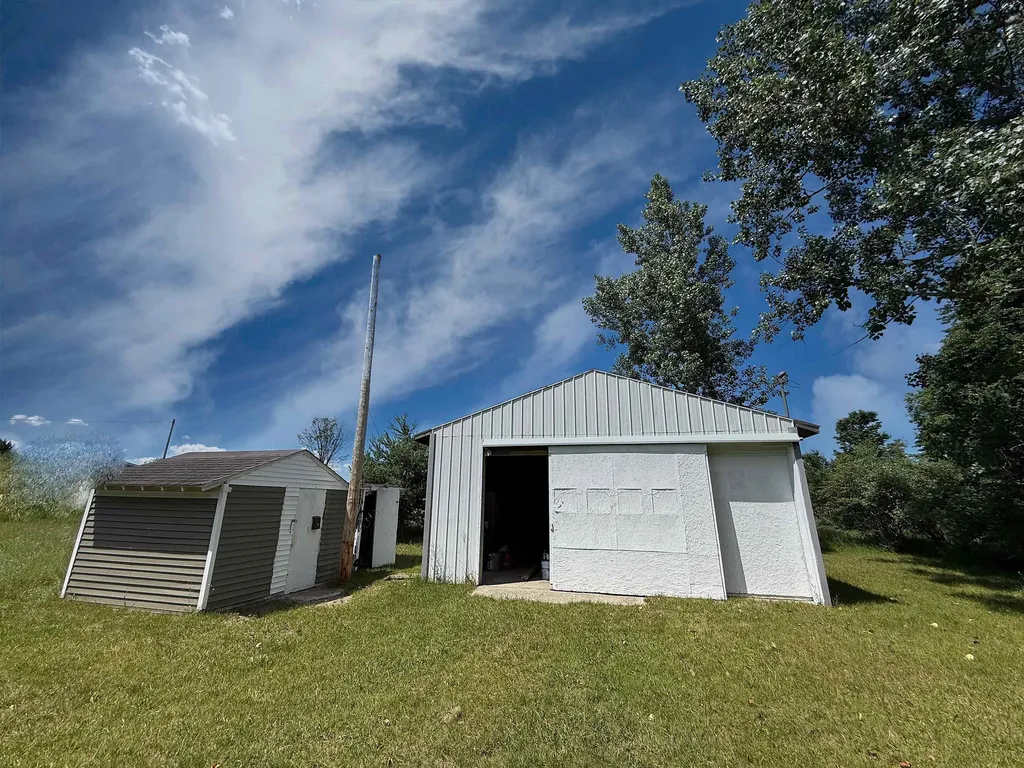 1395 E Duck Lake Road Green Lake Township MI 49637