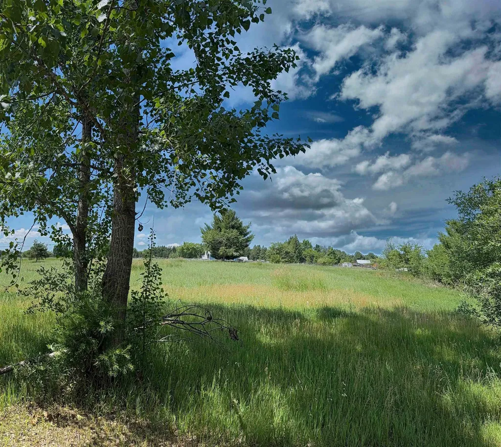 1395 E Duck Lake Road Green Lake Township MI 49637