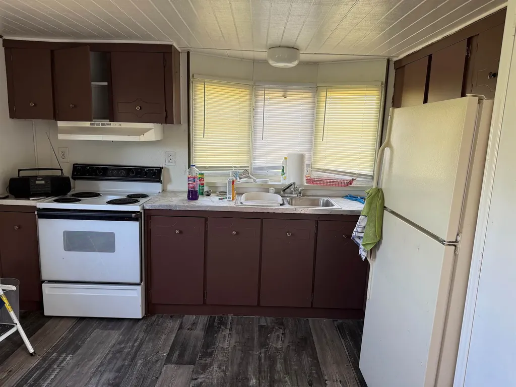 1395 E Duck Lake Road Green Lake Township MI 49637