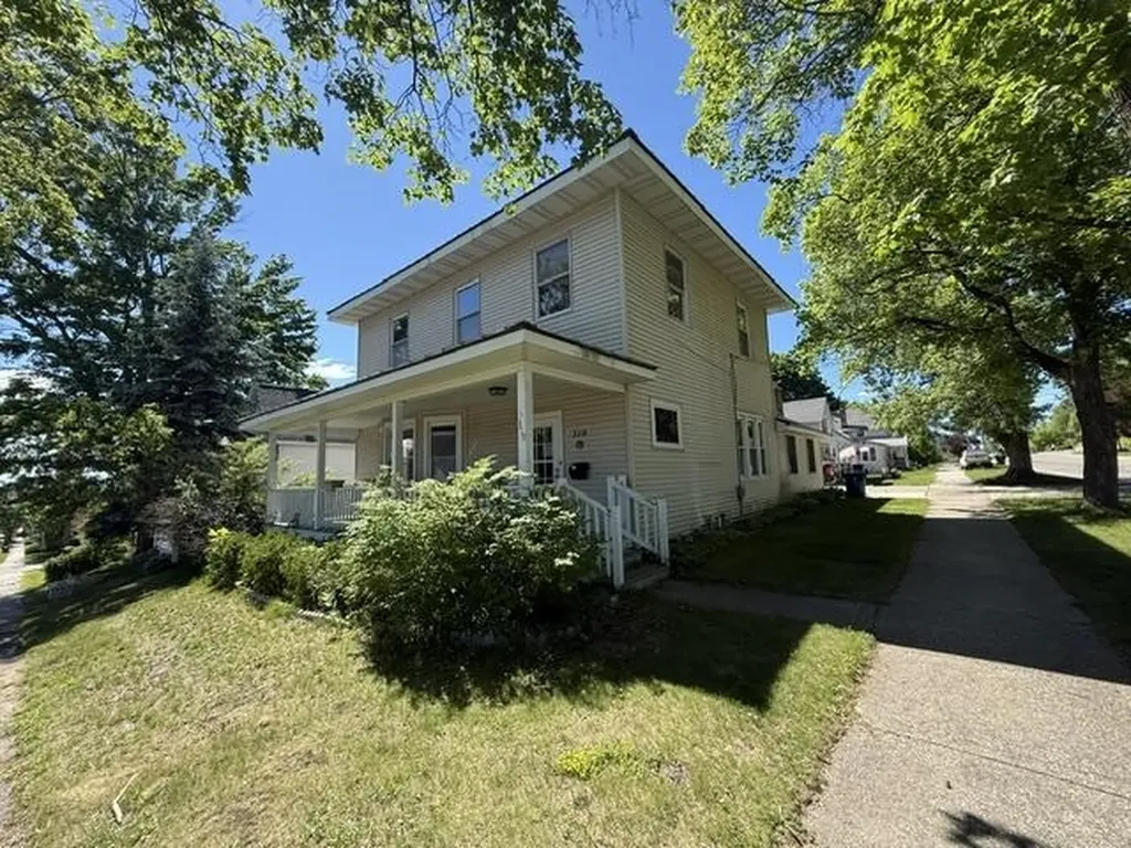319 E Nelson Street Cadillac City MI 49601