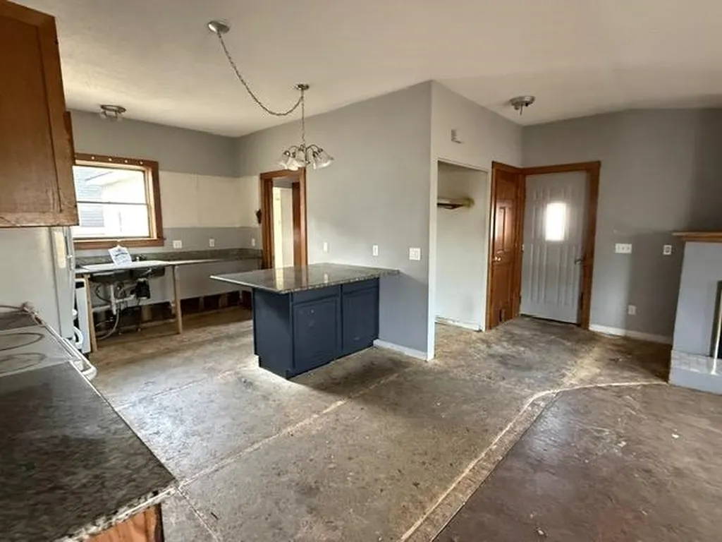 319 E Nelson Street Cadillac City MI 49601