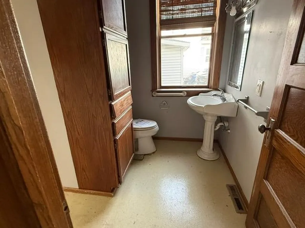 319 E Nelson Street Cadillac City MI 49601