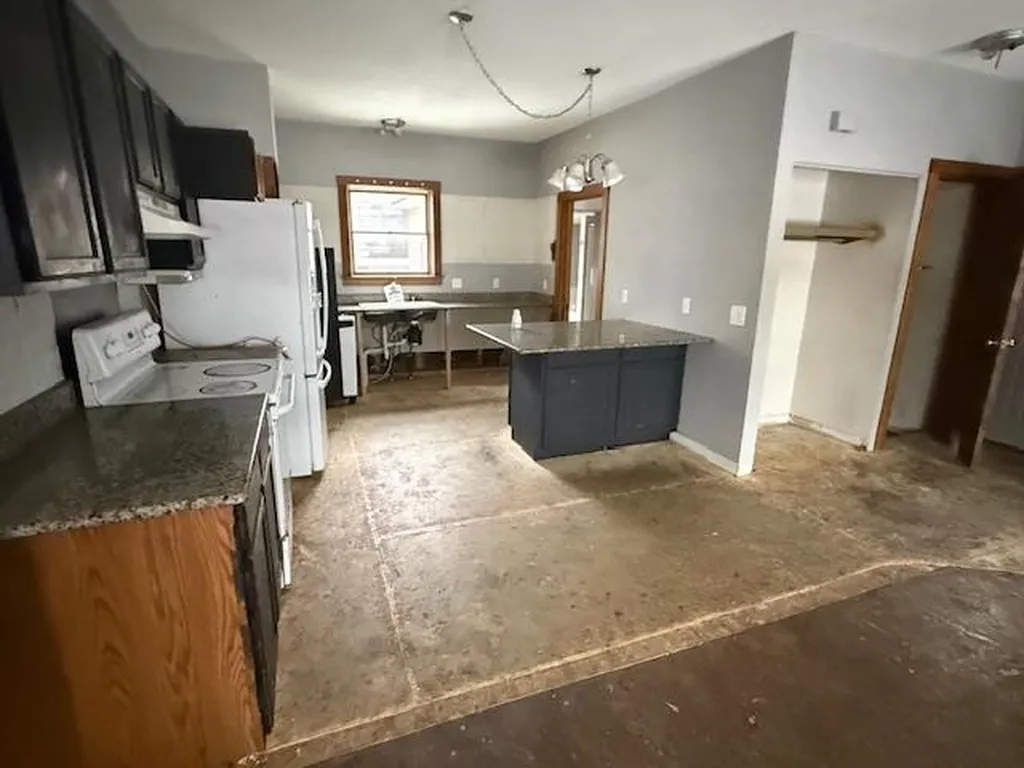 319 E Nelson Street Cadillac City MI 49601