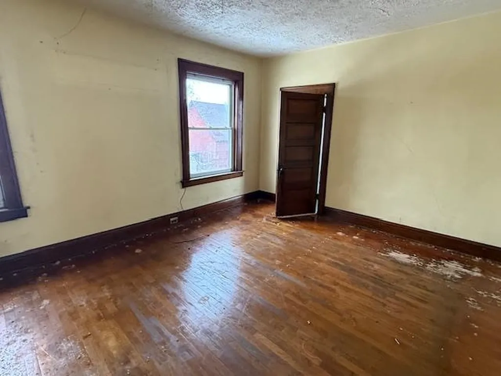 319 E Nelson Street Cadillac City MI 49601