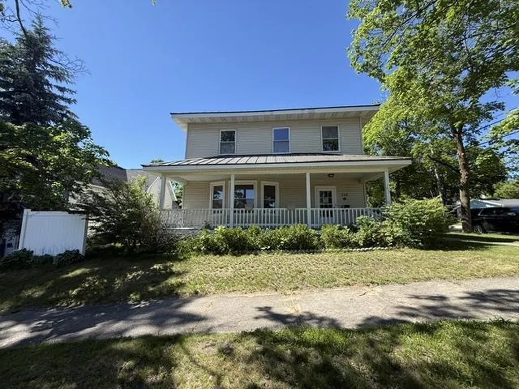 319 E Nelson Street Cadillac City MI 49601