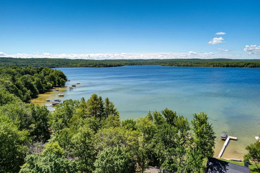 4125 Peninsular Shores Drive Green Lake Township MI 49637