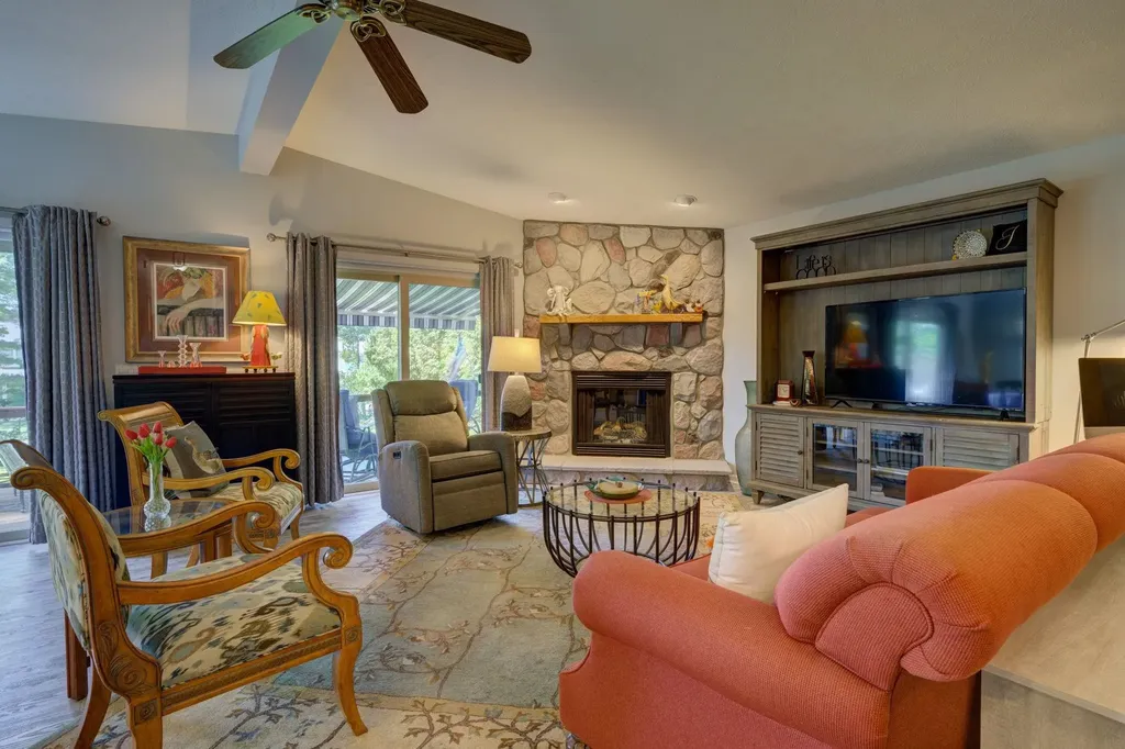 4125 Peninsular Shores Drive Green Lake Township MI 49637