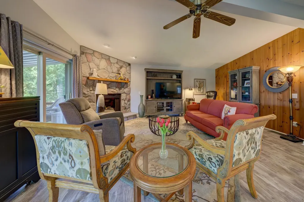4125 Peninsular Shores Drive Green Lake Township MI 49637