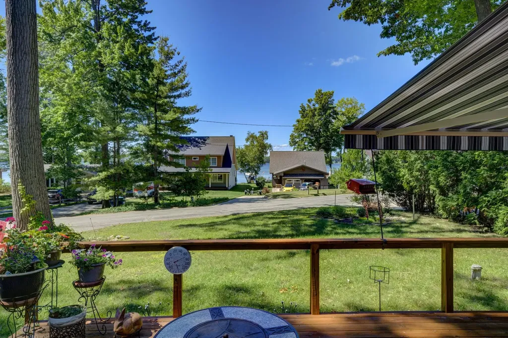 4125 Peninsular Shores Drive Green Lake Township MI 49637