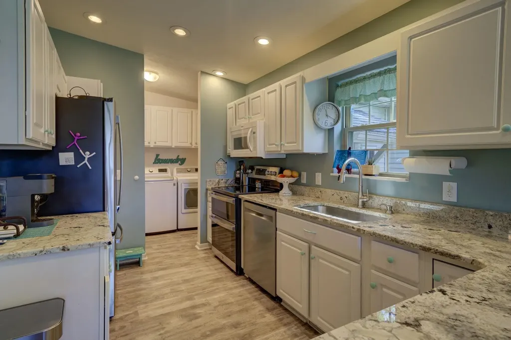 4125 Peninsular Shores Drive Green Lake Township MI 49637