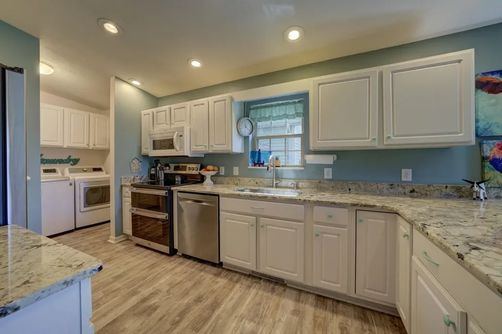 4125 Peninsular Shores Drive Green Lake Township MI 49637