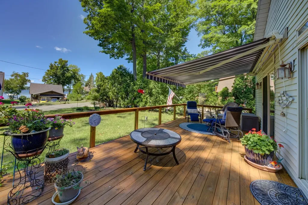 4125 Peninsular Shores Drive Green Lake Township MI 49637