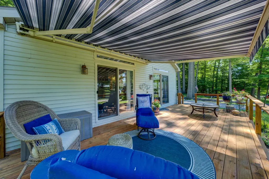 4125 Peninsular Shores Drive Green Lake Township MI 49637
