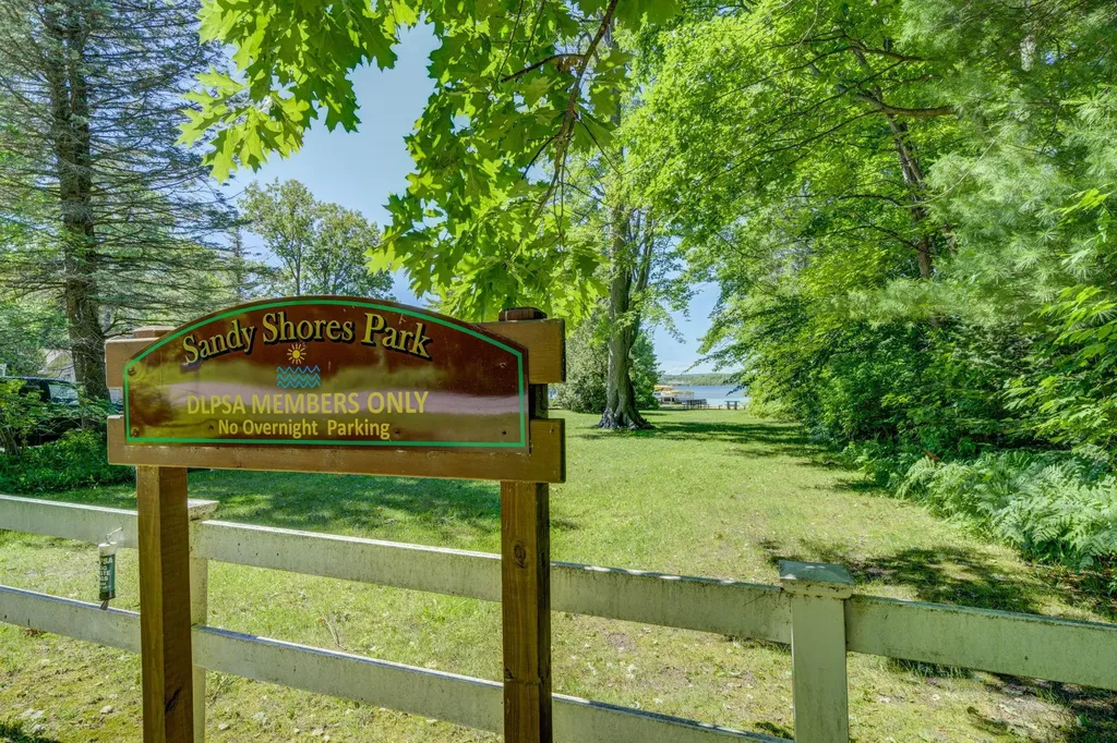 4125 Peninsular Shores Drive Green Lake Township MI 49637