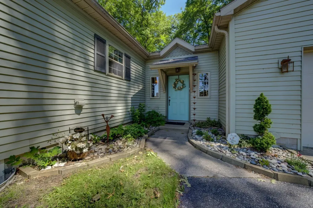 4125 Peninsular Shores Drive Green Lake Township MI 49637