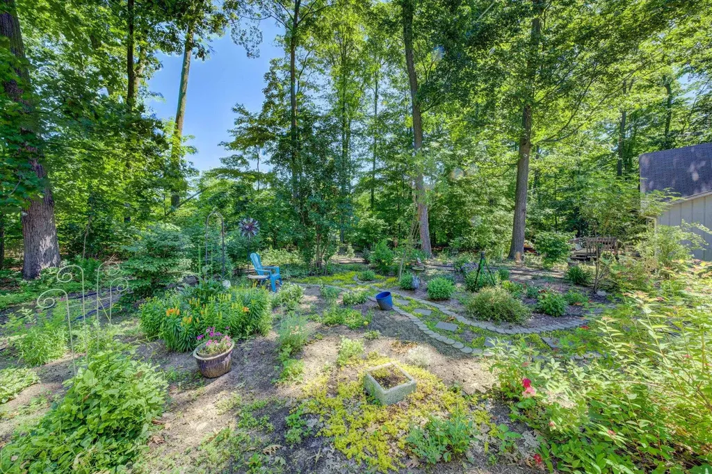4125 Peninsular Shores Drive Green Lake Township MI 49637