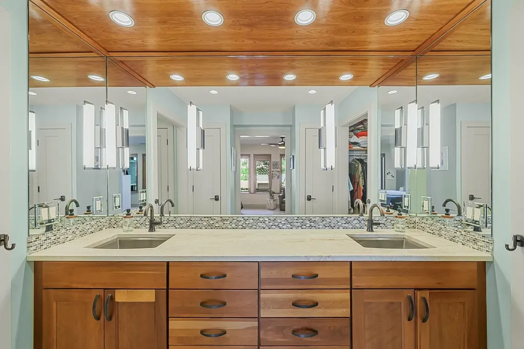 3387 N Lake Leelanau Leland Township MI 49653