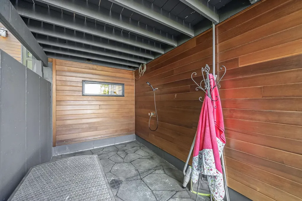 3387 N Lake Leelanau Leland Township MI 49653