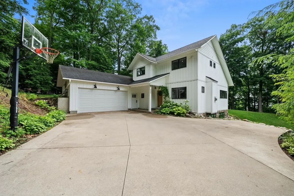 555 Graystone Road Peninsula Township MI 49686