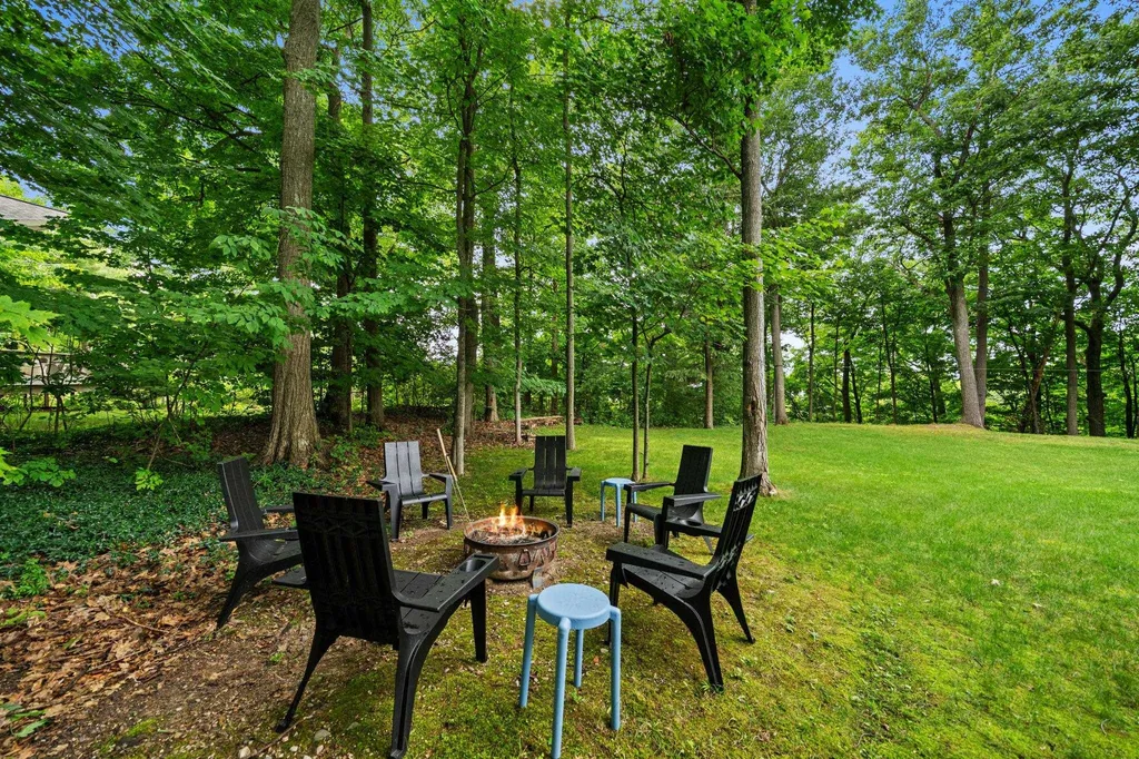 555 Graystone Road Peninsula Township MI 49686