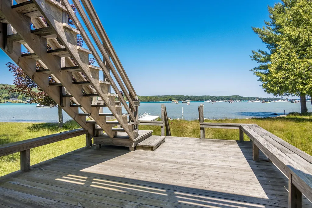 7516 Crystal Beach Road Clearwater Township MI 49676