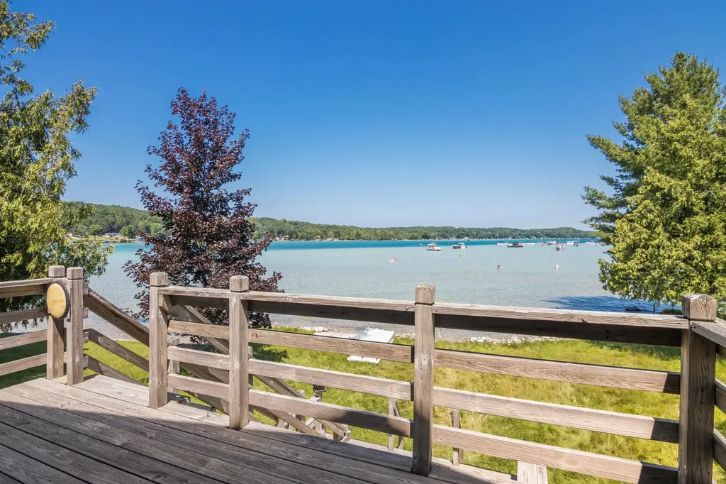 7516 Crystal Beach Road Clearwater Township MI 49676