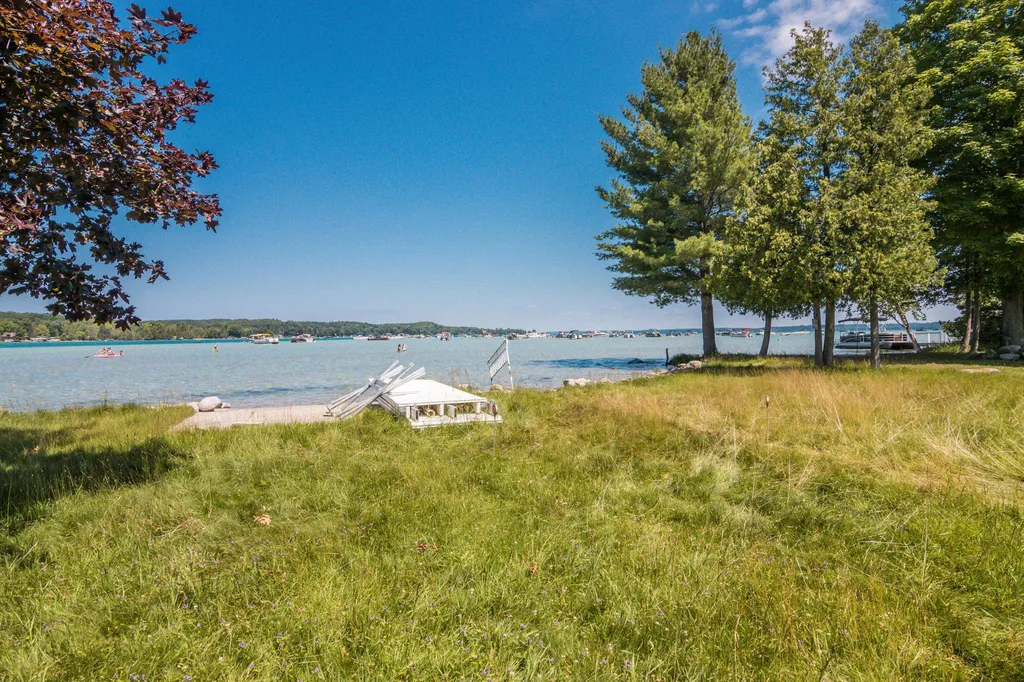 7516 Crystal Beach Road Clearwater Township MI 49676