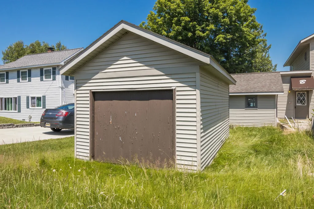 7516 Crystal Beach Road Clearwater Township MI 49676