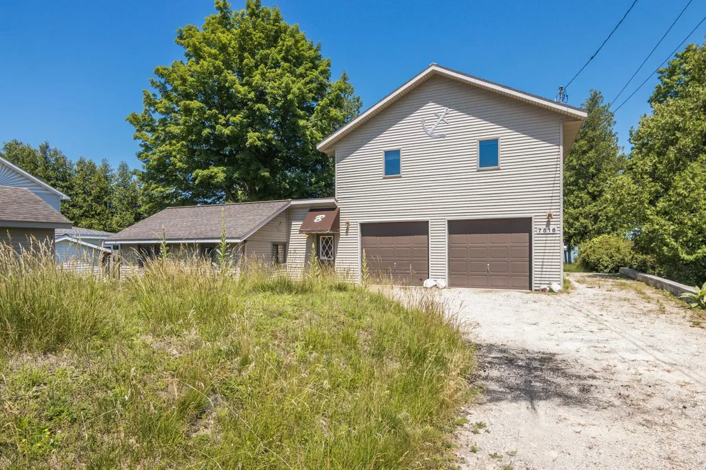 7516 Crystal Beach Road Clearwater Township MI 49676