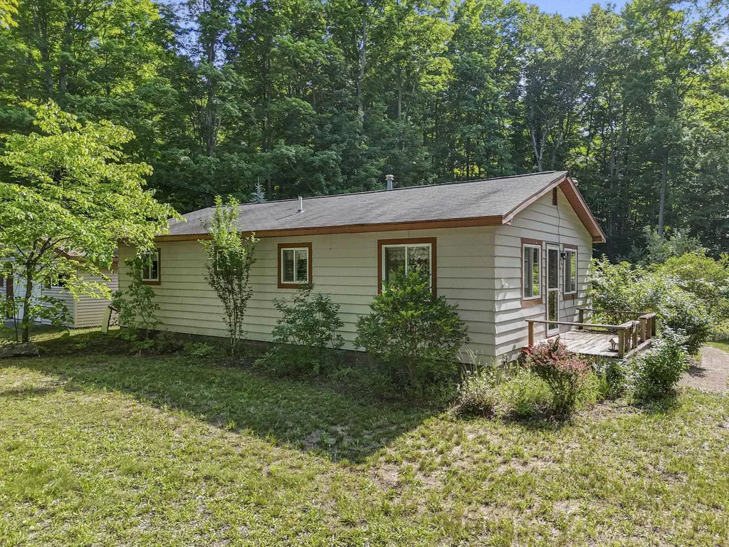 5135 Kast Road Joyfield Township MI 49616