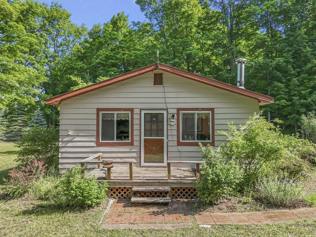 5135 Kast Road Joyfield Township MI 49616