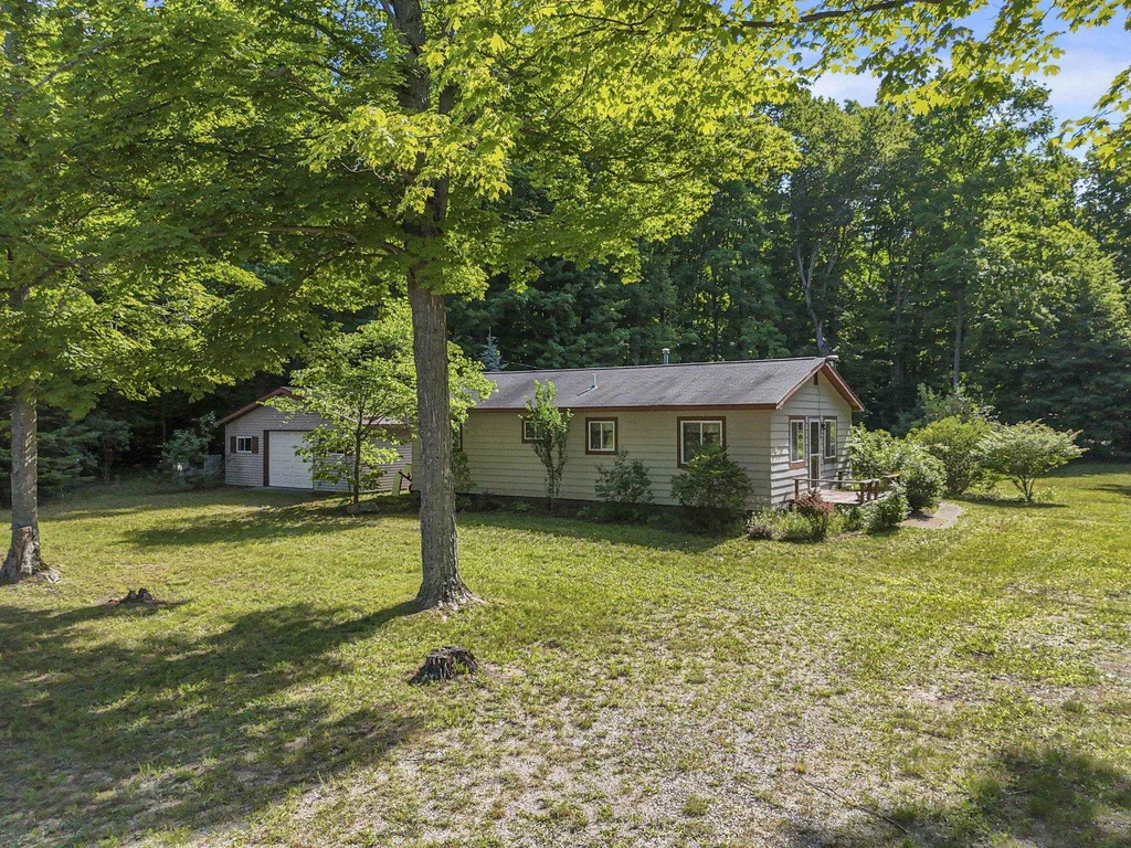 5135 Kast Road Joyfield Township MI 49616