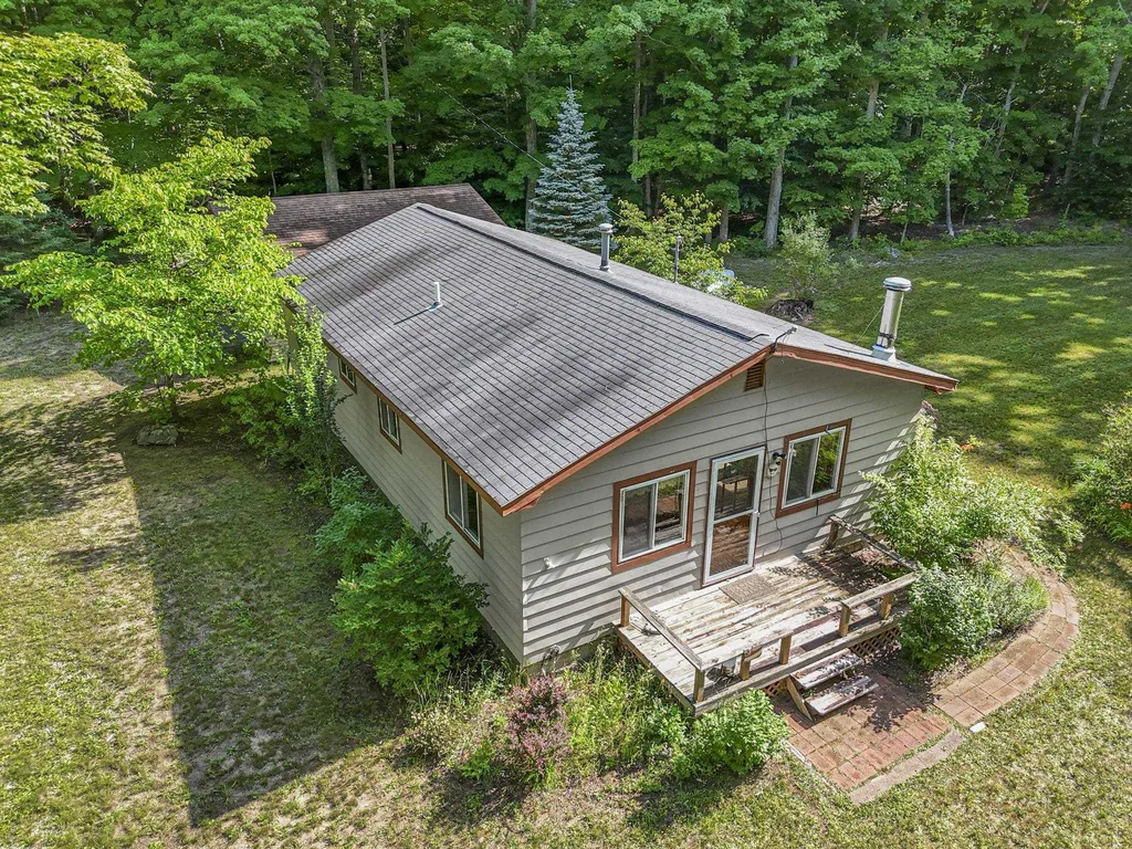 5135 Kast Road Joyfield Township MI 49616