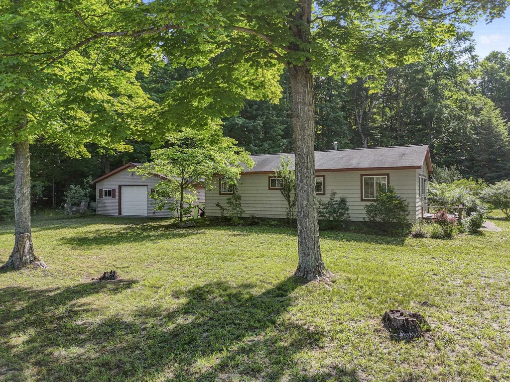 5135 Kast Road Joyfield Township MI 49616