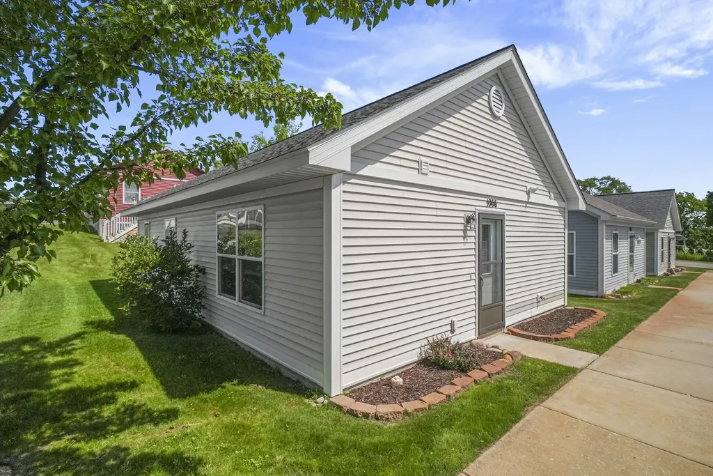 1066 Weathervane Place Garfield Charter Township MI 49696