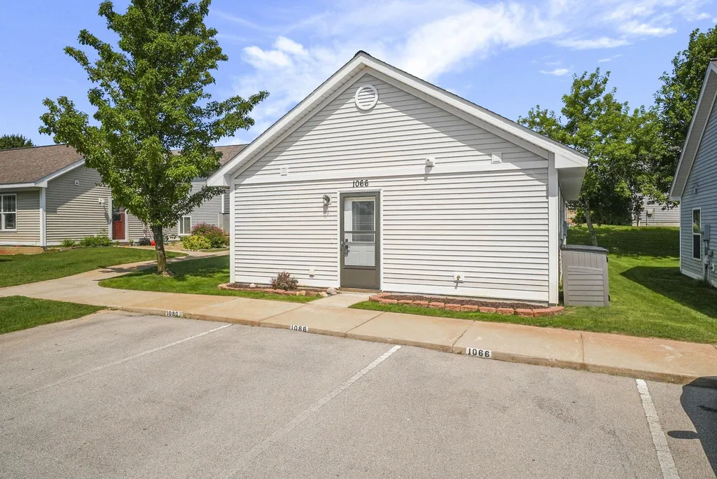 1066 Weathervane Place Garfield Charter Township MI 49696