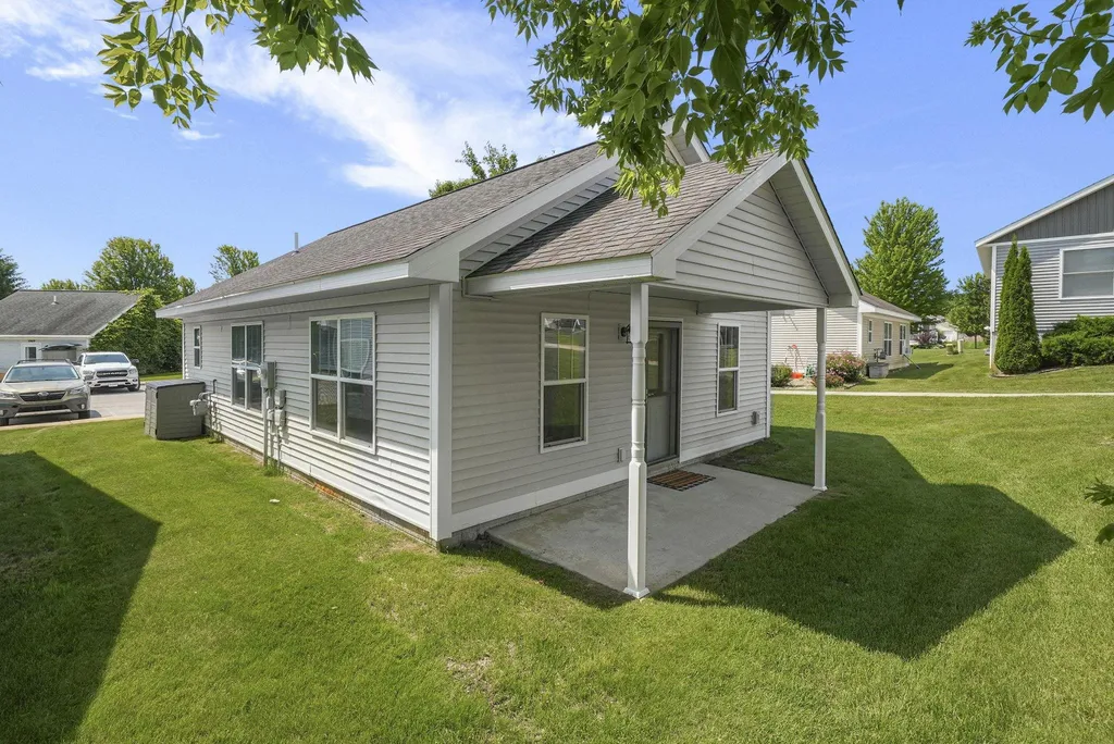 1066 Weathervane Place Garfield Charter Township MI 49696