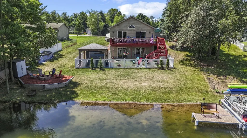 588 Gitchegumee Drive Hanover Township MI 49620