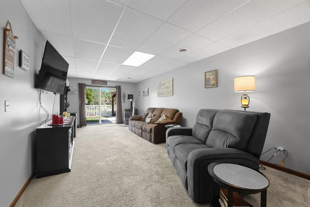 588 Gitchegumee Drive Hanover Township MI 49620