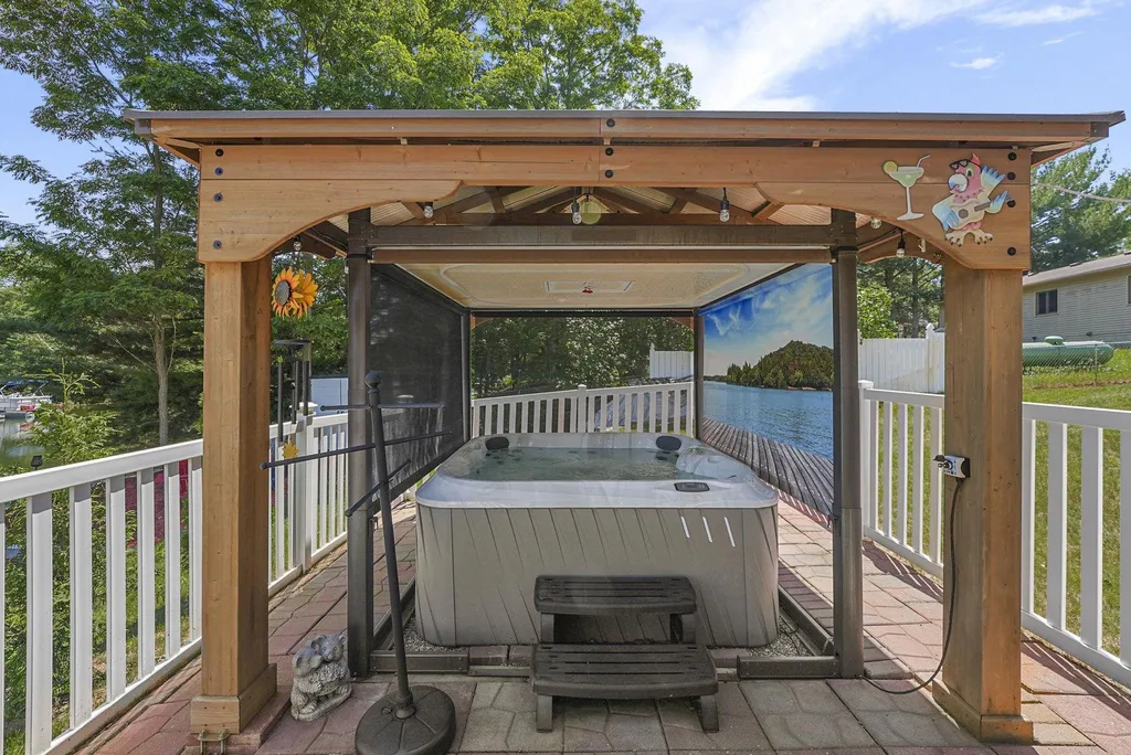 588 Gitchegumee Drive Hanover Township MI 49620