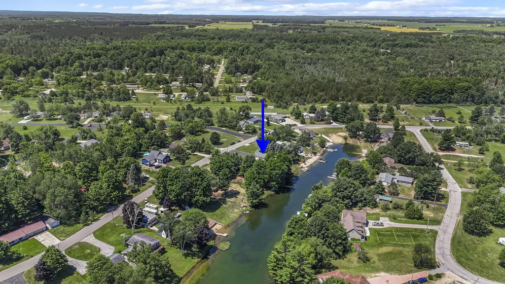 588 Gitchegumee Drive Hanover Township MI 49620