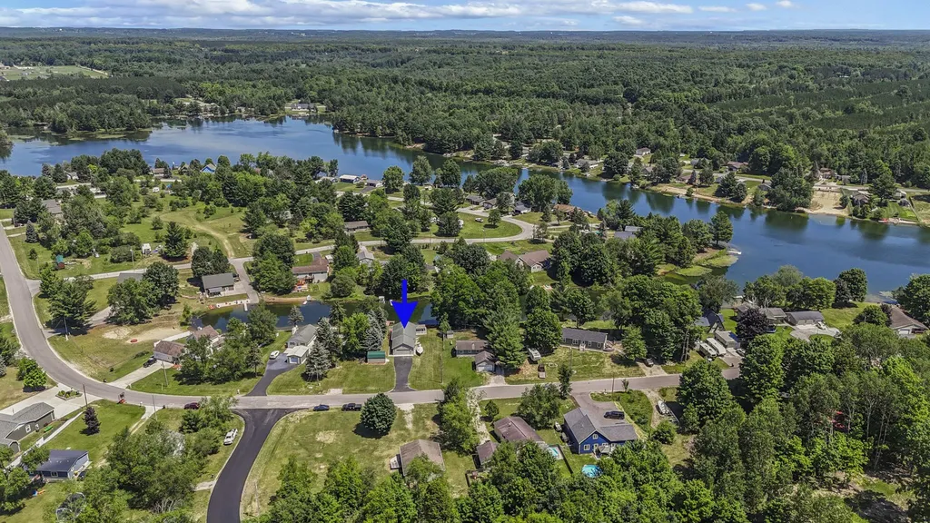 588 Gitchegumee Drive Hanover Township MI 49620