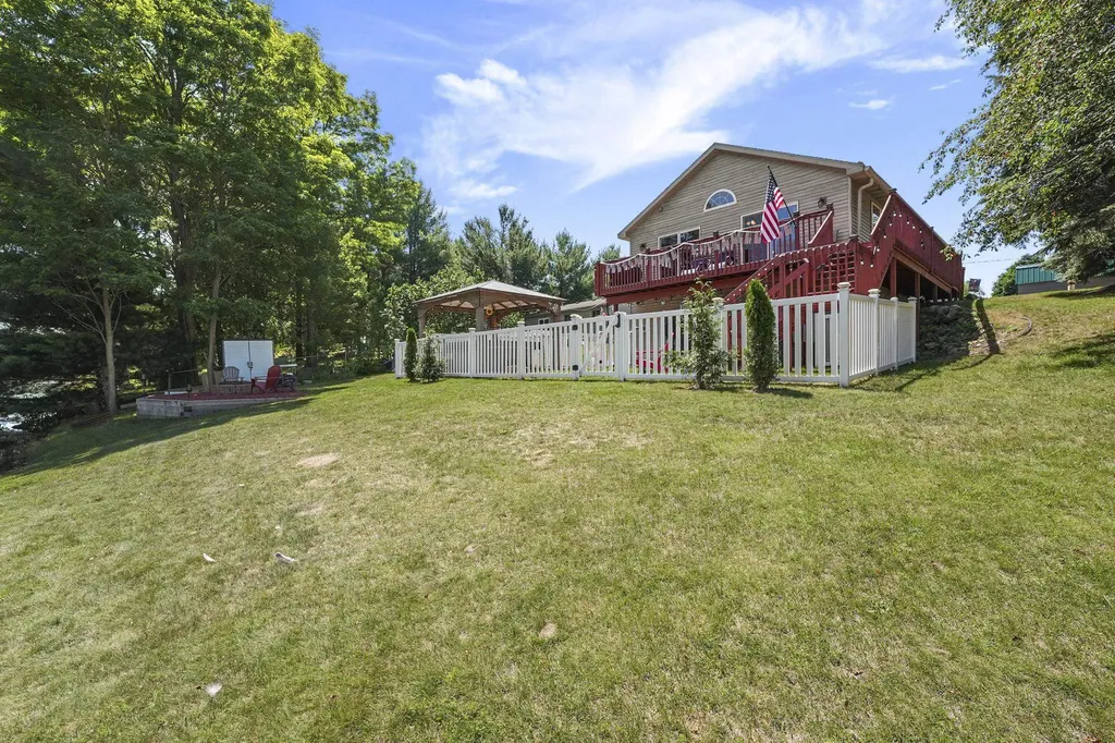 588 Gitchegumee Drive Hanover Township MI 49620