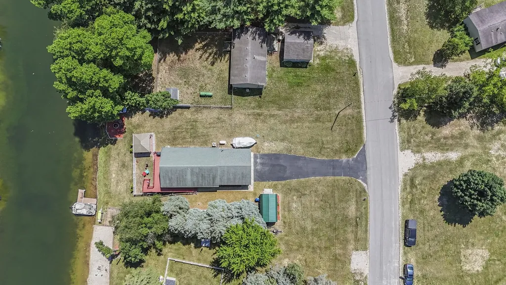 588 Gitchegumee Drive Hanover Township MI 49620