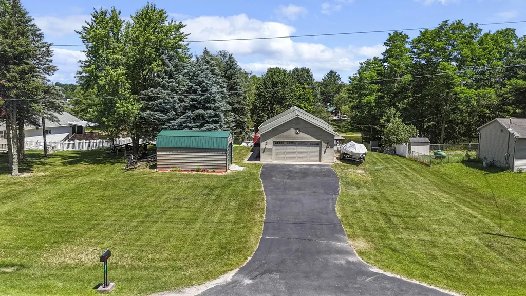 588 Gitchegumee Drive Hanover Township MI 49620