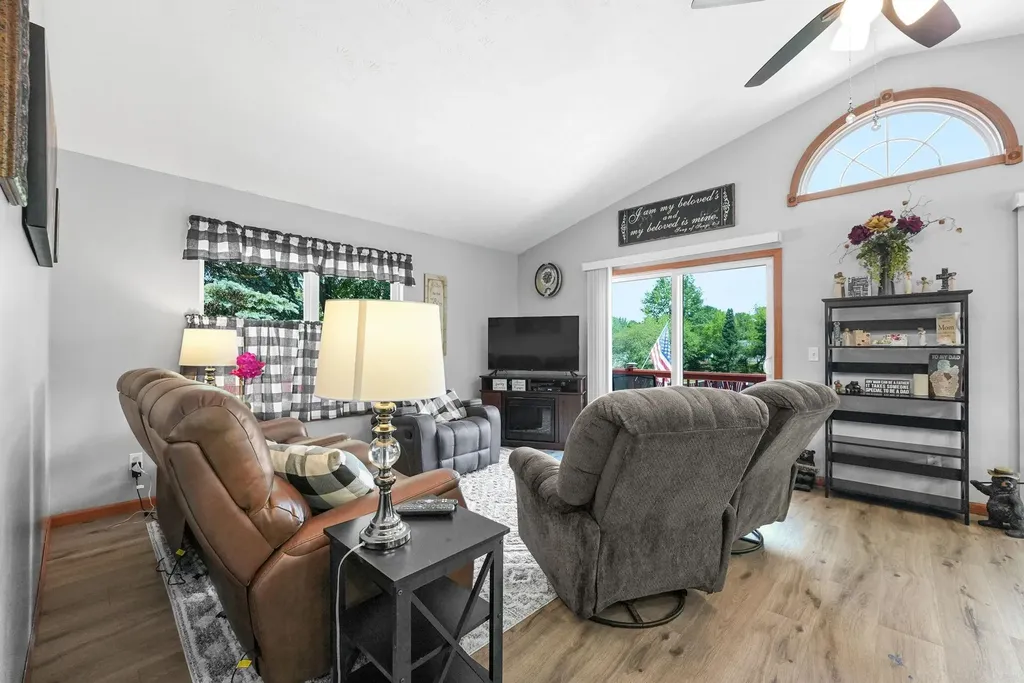 588 Gitchegumee Drive Hanover Township MI 49620